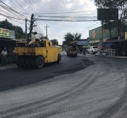 Thi công trải thảm nhựa nóng 