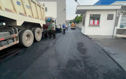 Thi công thảm nhựa bê tông nóng 