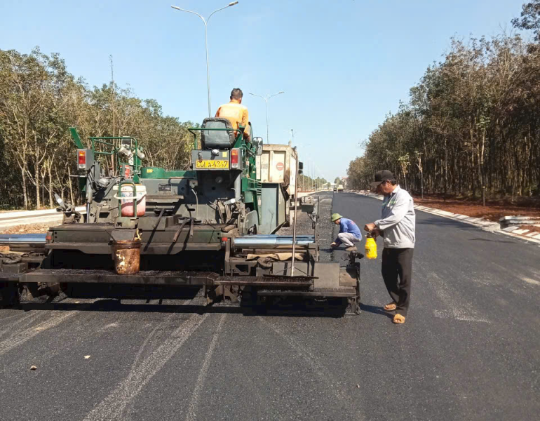 Thi công thảm bê tông nhựa nóng o kCN Tân Uyên- 0908845240